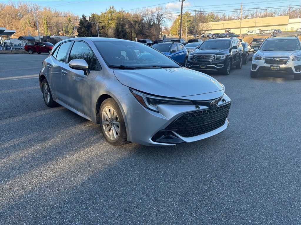 2023 Toyota Corolla Hatchback SE's photo