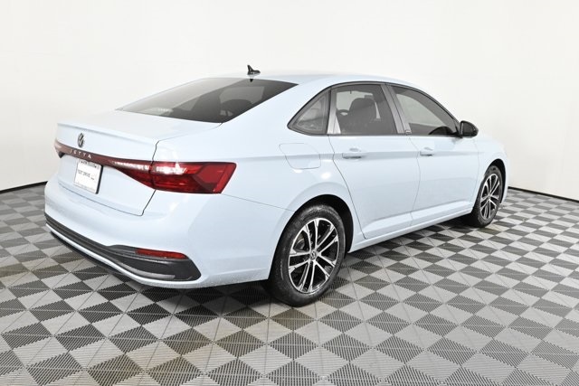 2025 Volkswagen Jetta 1.5T Sport photo 4