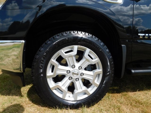 2017 Nissan Titan SV photo 12