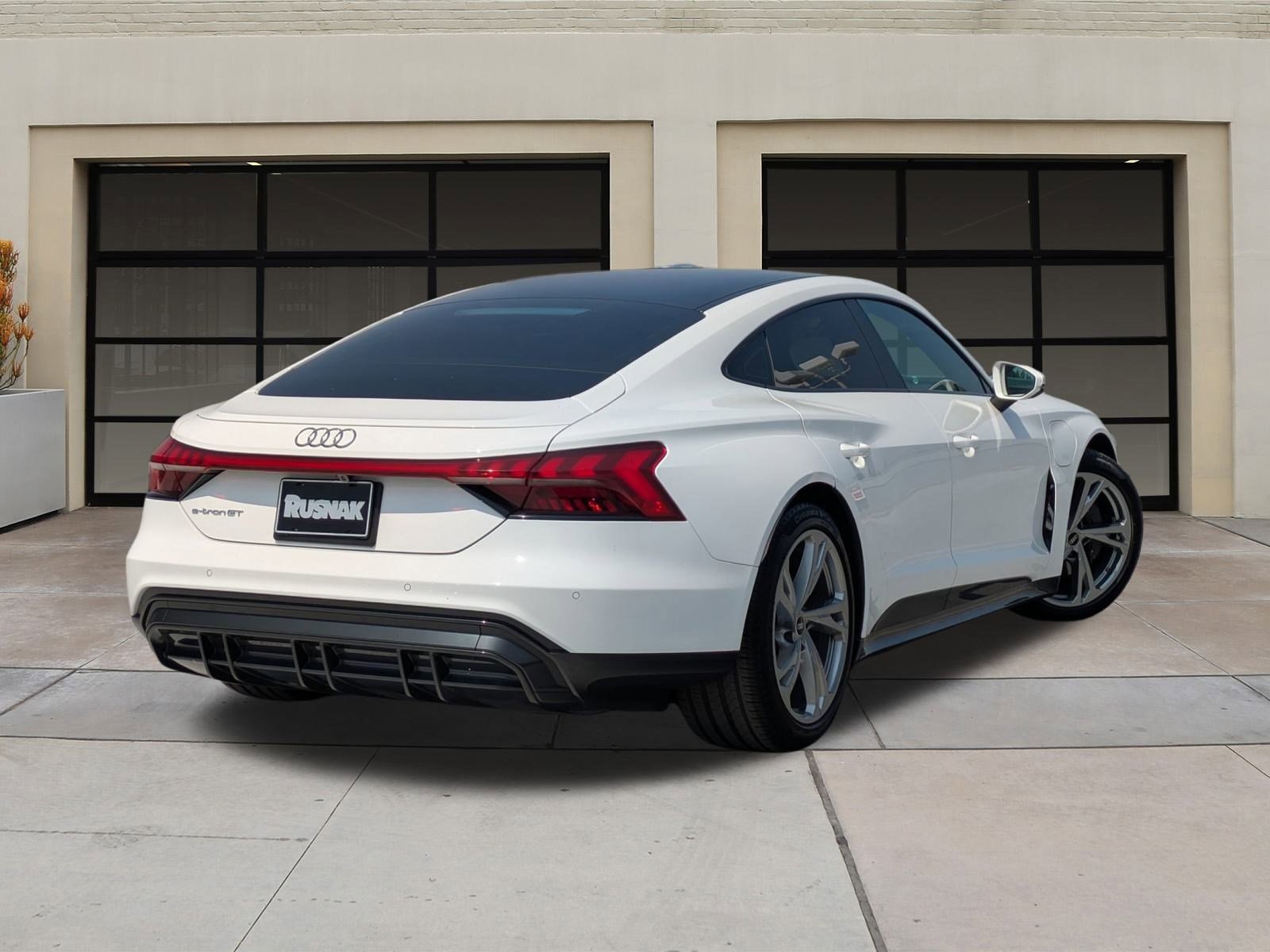 2022 Audi e-tron GT Premium Plus photo 4