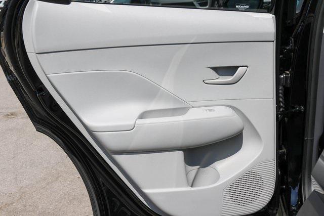 New 2025 Black Hyundai SEL Convenience FWD image 9