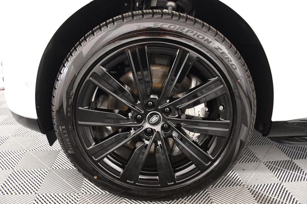 2025 Land Rover Range Rover SE photo 32