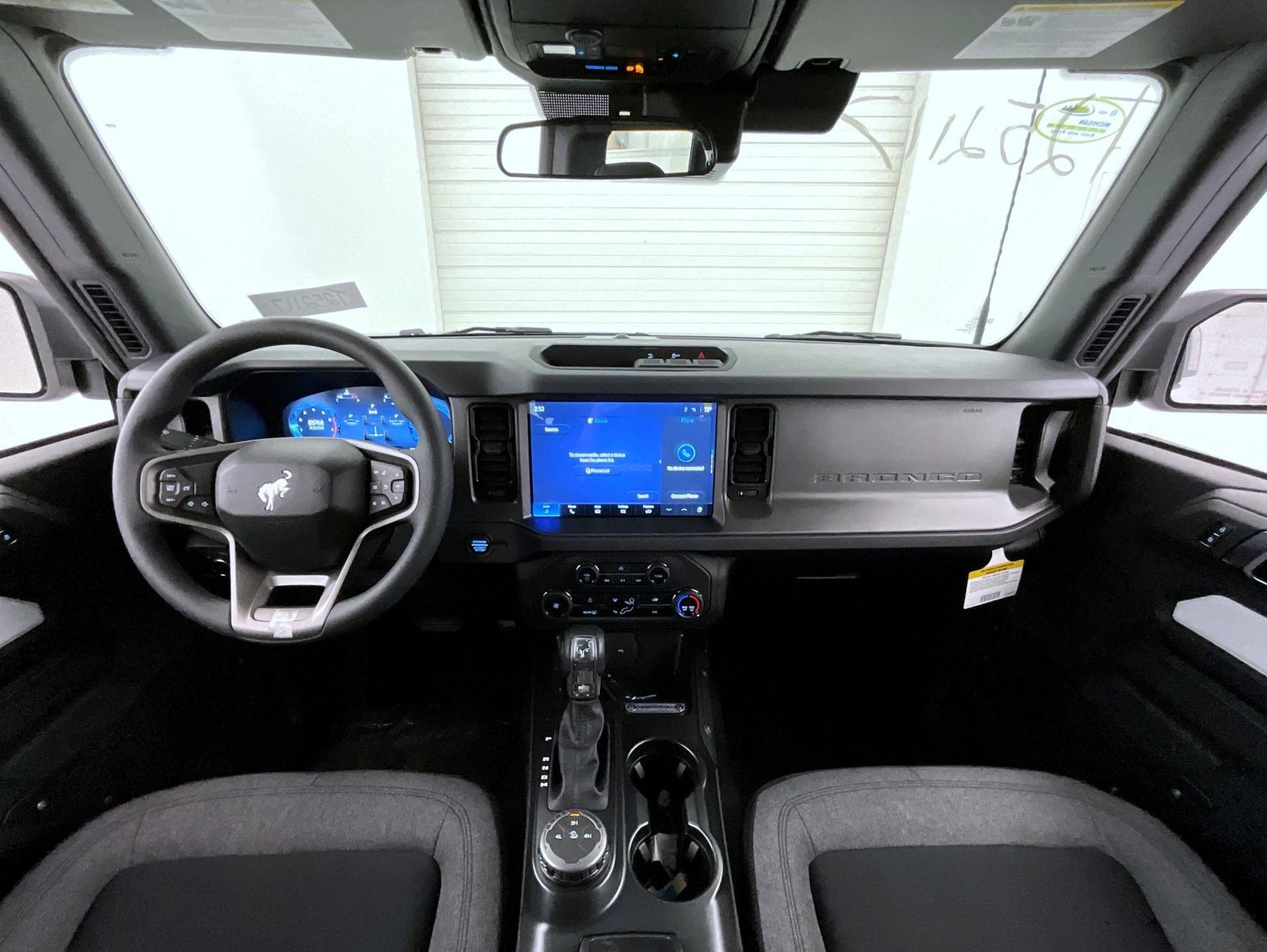 2025 Ford Bronco Base photo 13