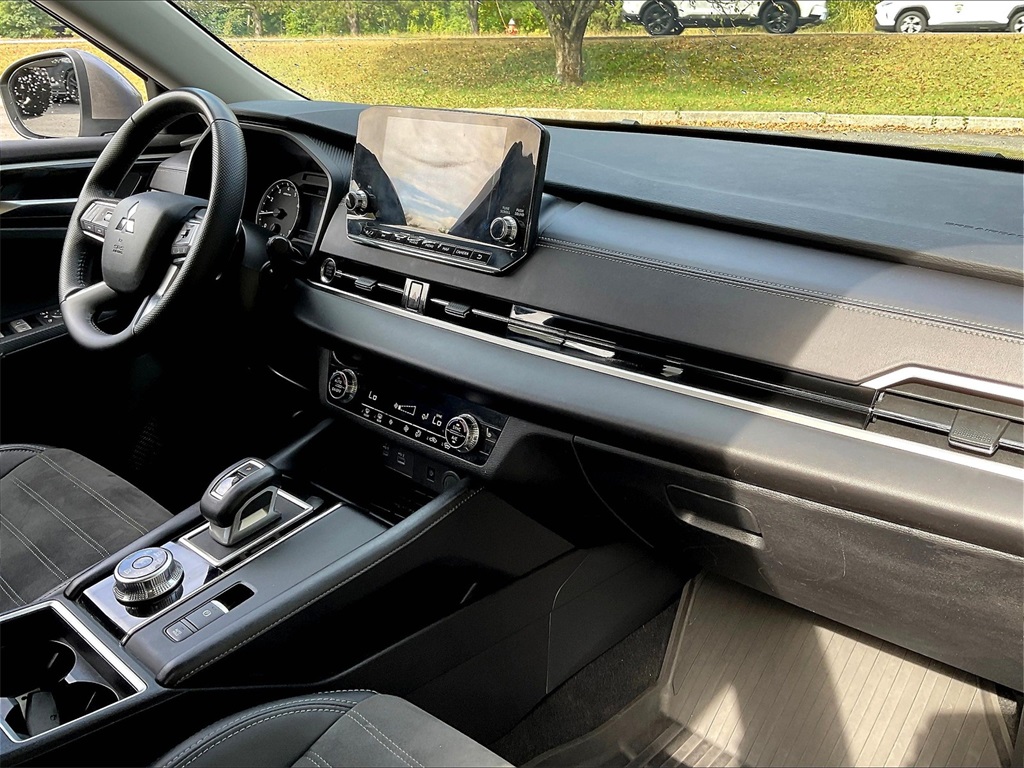 2024 Mitsubishi Outlander SE Ralliart photo 12