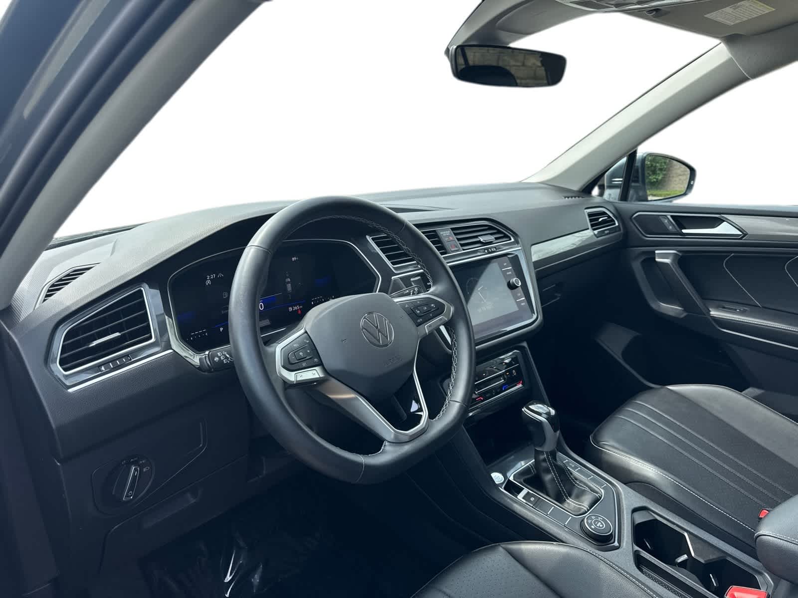 2024 Volkswagen Tiguan SE Wolfsburg Edition photo 2