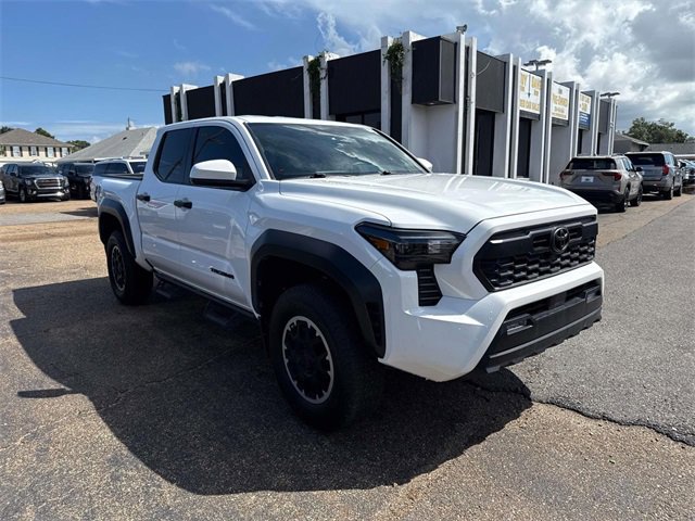 2024 Toyota Tacoma LE photo 3