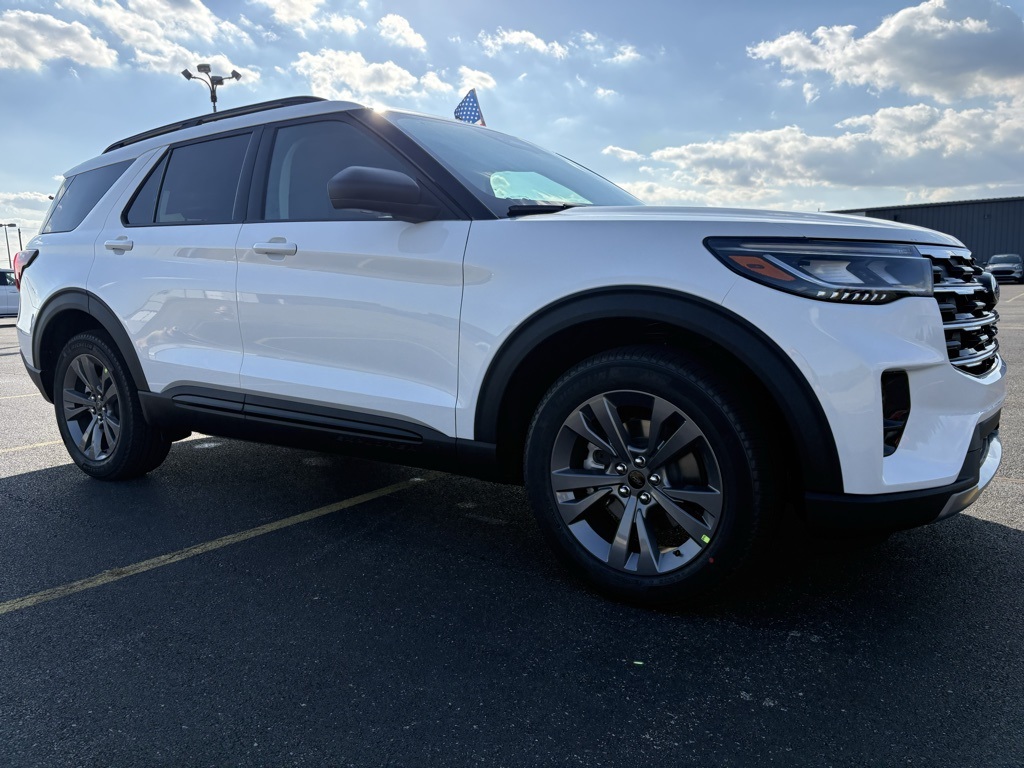 2026 Ford Explorer photo 3