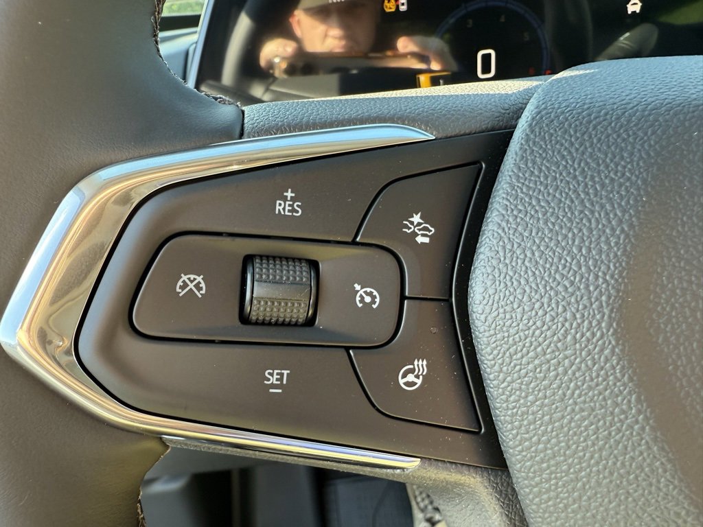 2025 Chevrolet Trax LT photo 4