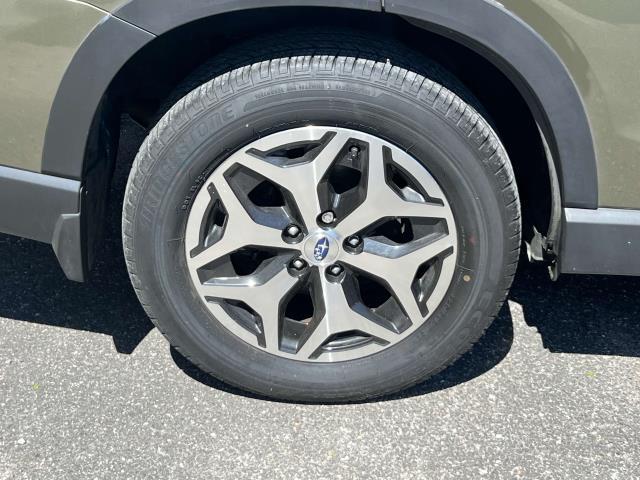 2022 Subaru Forester Premium photo 4