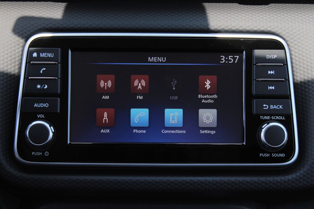 2025 Nissan Kicks Play S photo 19
