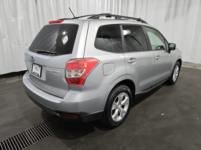 2015 Subaru Forester 2.5i Premium photo 3