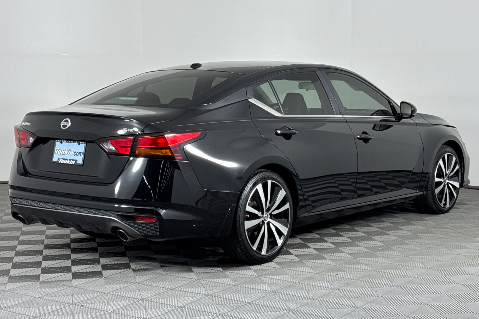 2019 Nissan Altima 2.5 SR photo 3