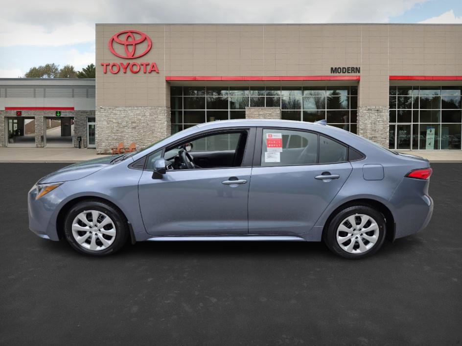 2025 Toyota Corolla LE photo 8