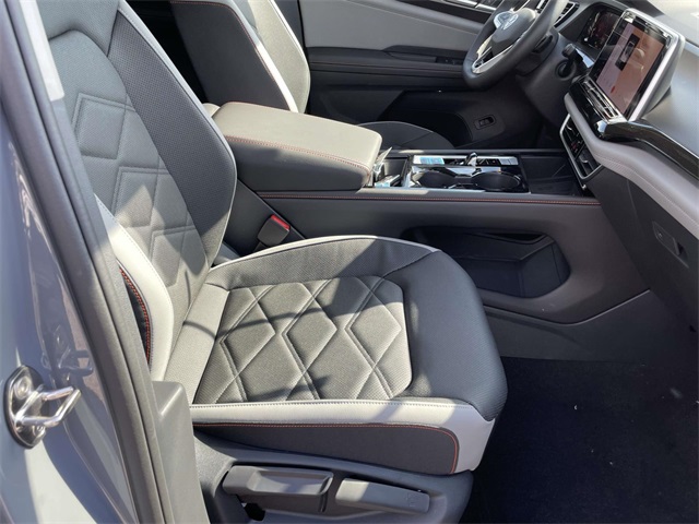 2025 Volkswagen Atlas Peak Edition SE photo 13