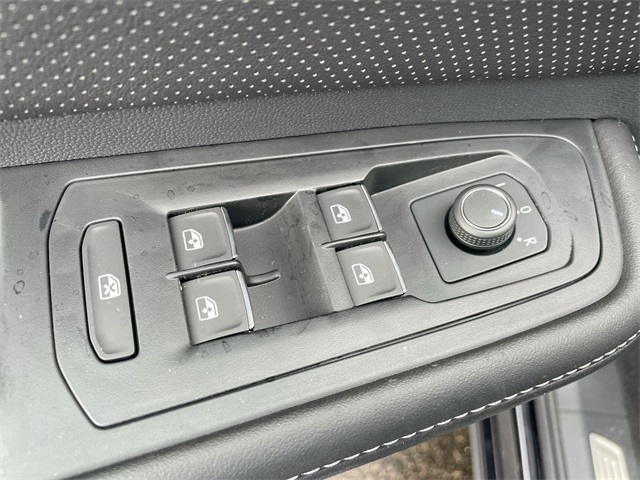2025 Volkswagen Atlas SE Technology photo 19