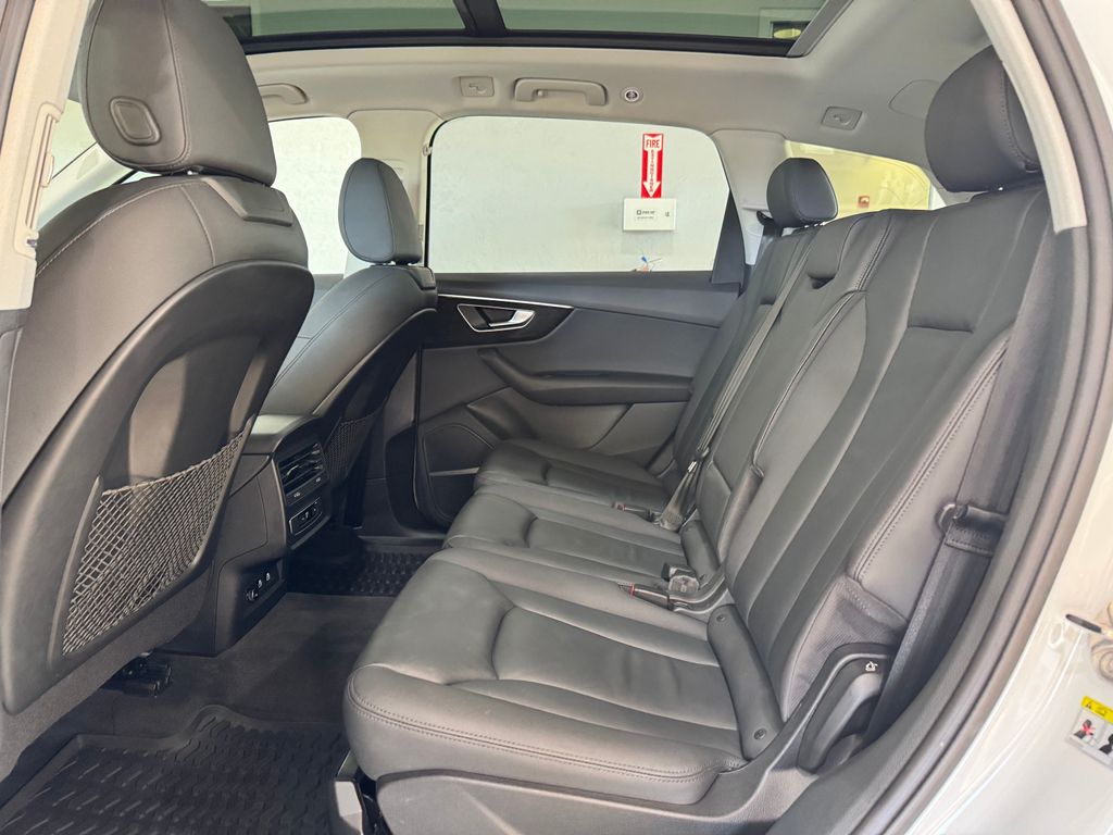 2022 Audi Q7 55 Premium Plus photo 24