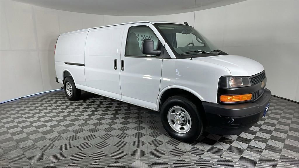 2025 Chevrolet Express Cargo 2500 photo 3