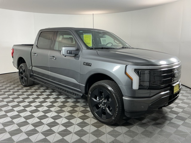 2025 Ford F-150 Lightning Platinum photo 3