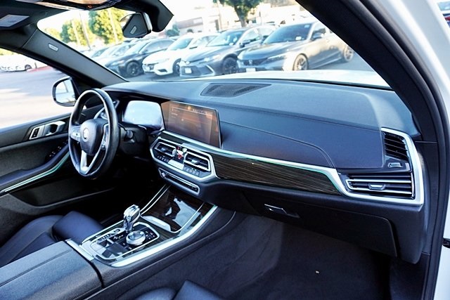 Used 2020 White BMW sDrive40i image 9