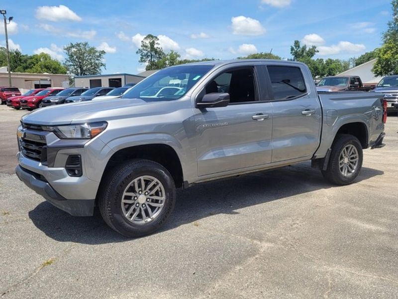 2023 Chevrolet Colorado LT photo 3