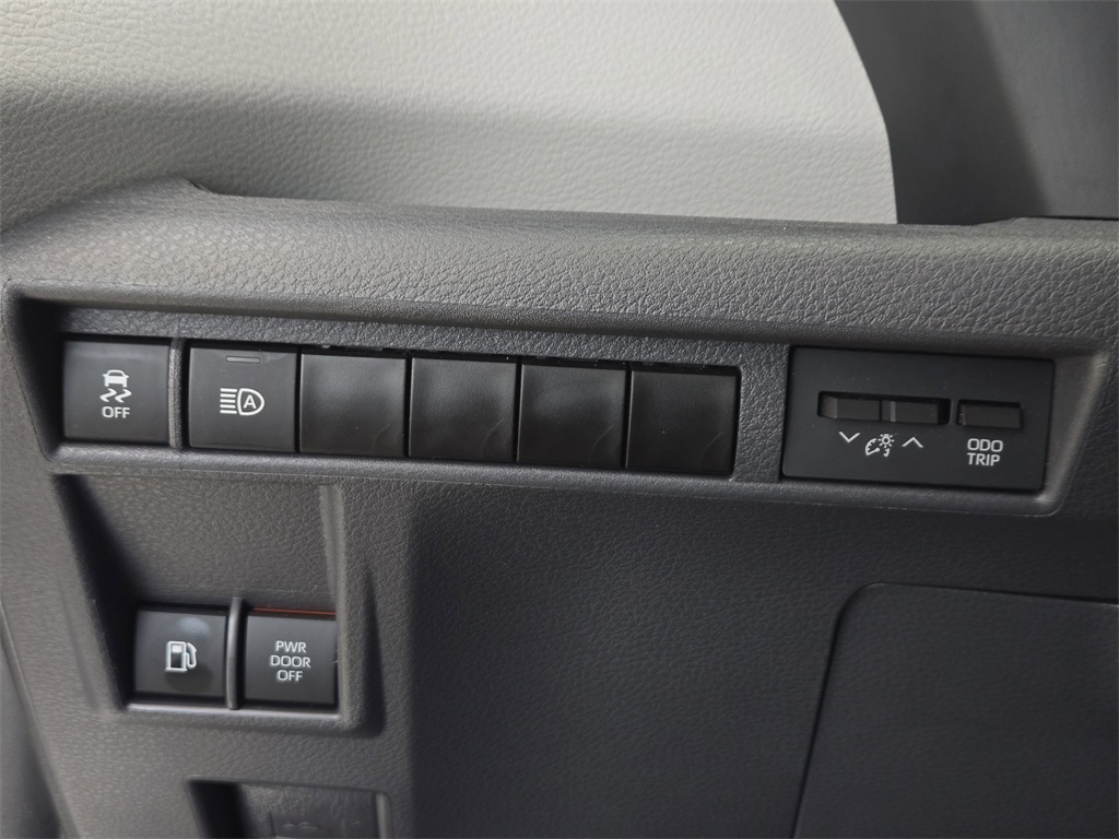 2024 Toyota Sienna XLE photo 19