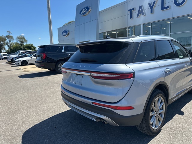 2022 Lincoln Corsair Standard photo 14
