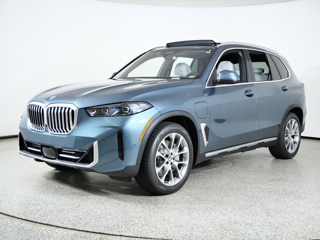 2026 BMW X5 50e's photo