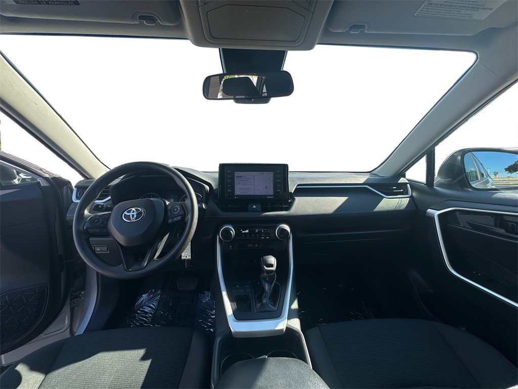2021 Toyota RAV4 LE photo 13