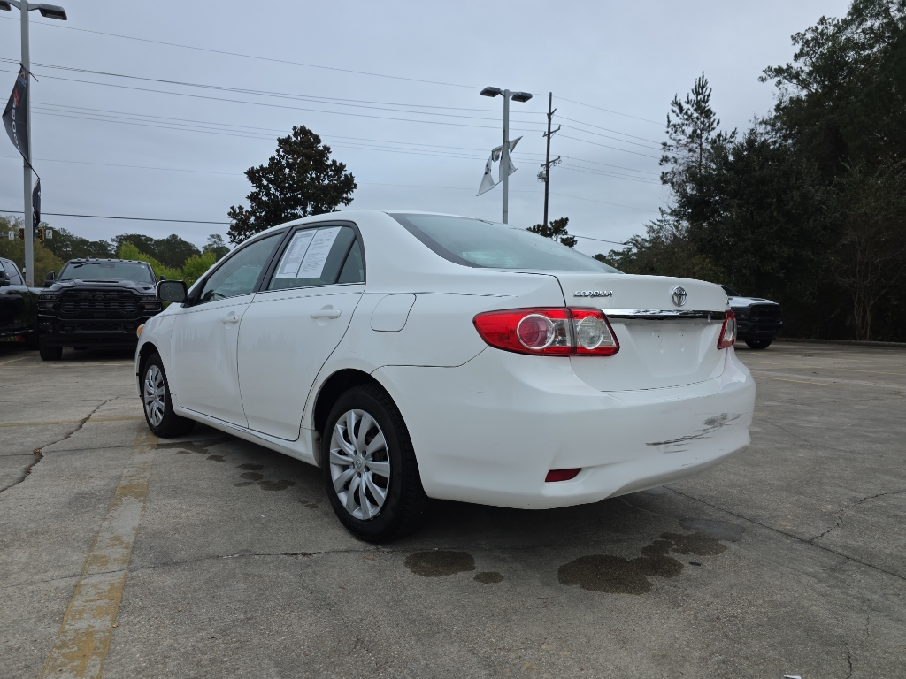 2013 Toyota Corolla LE photo 4