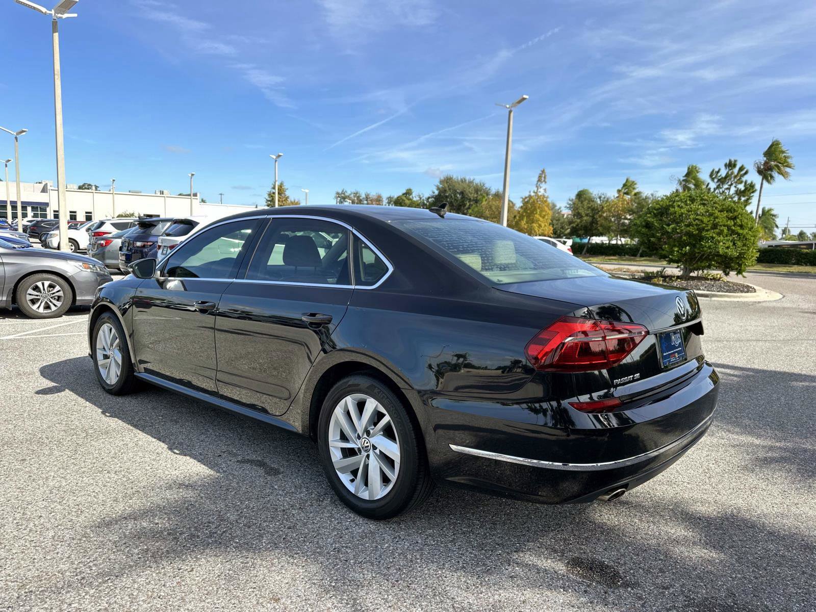 2018 Volkswagen Passat 2.0T SE photo 3