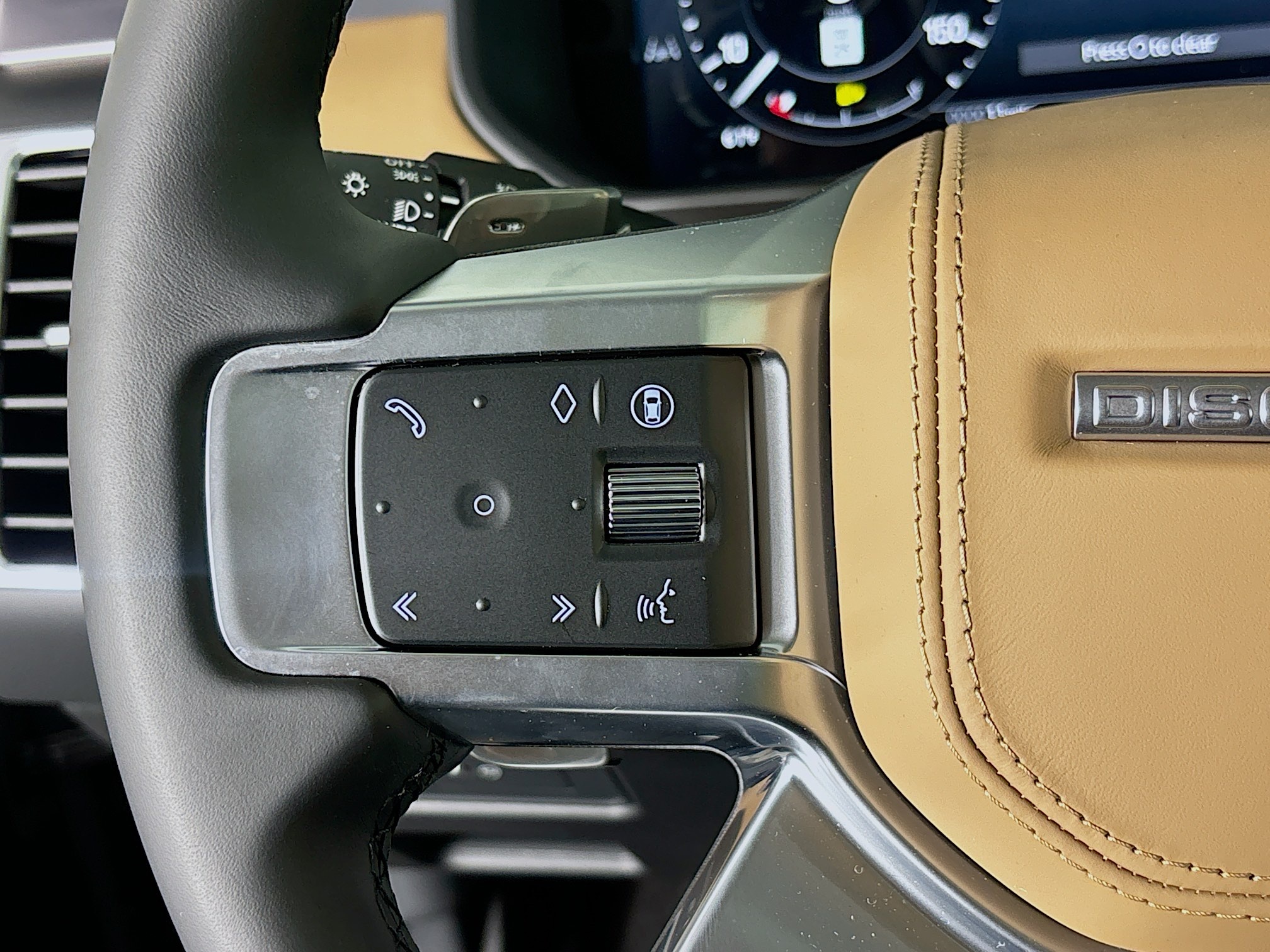 2025 Land Rover Discovery Metropolitan Edition photo 10