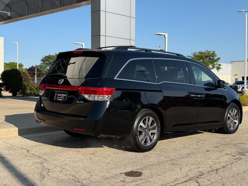 2016 Honda Odyssey Touring photo 3