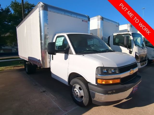 2025 Chevrolet Express Cutaway Base's photo