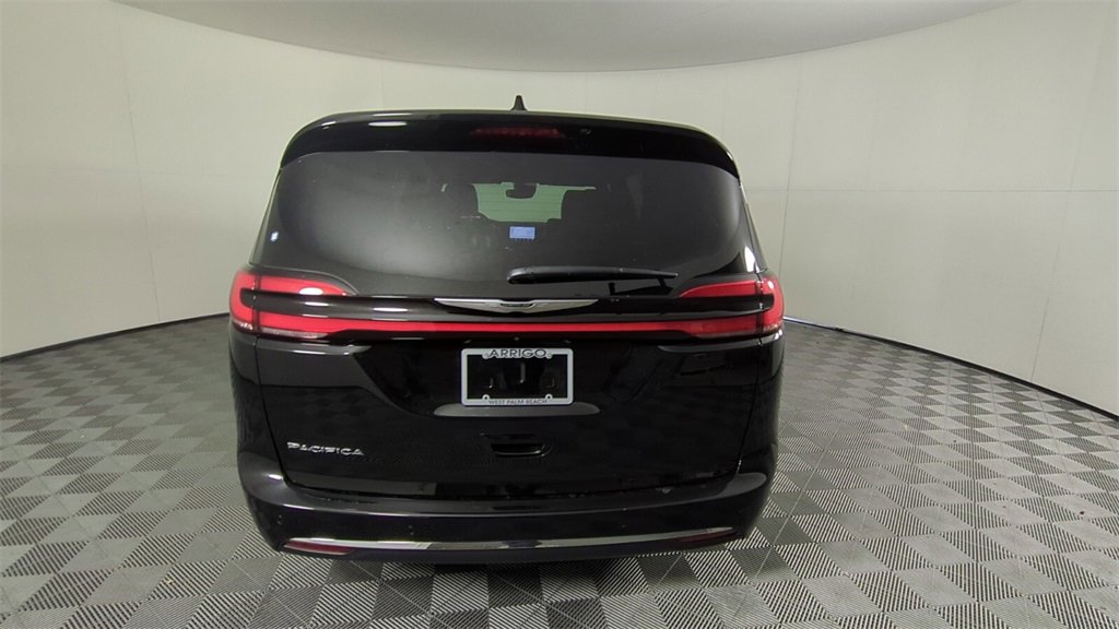 2025 Chrysler Pacifica photo 4