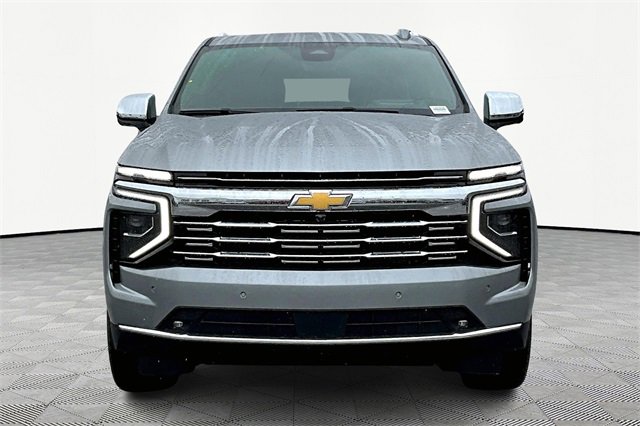 2025 Chevrolet Suburban Premier photo 2