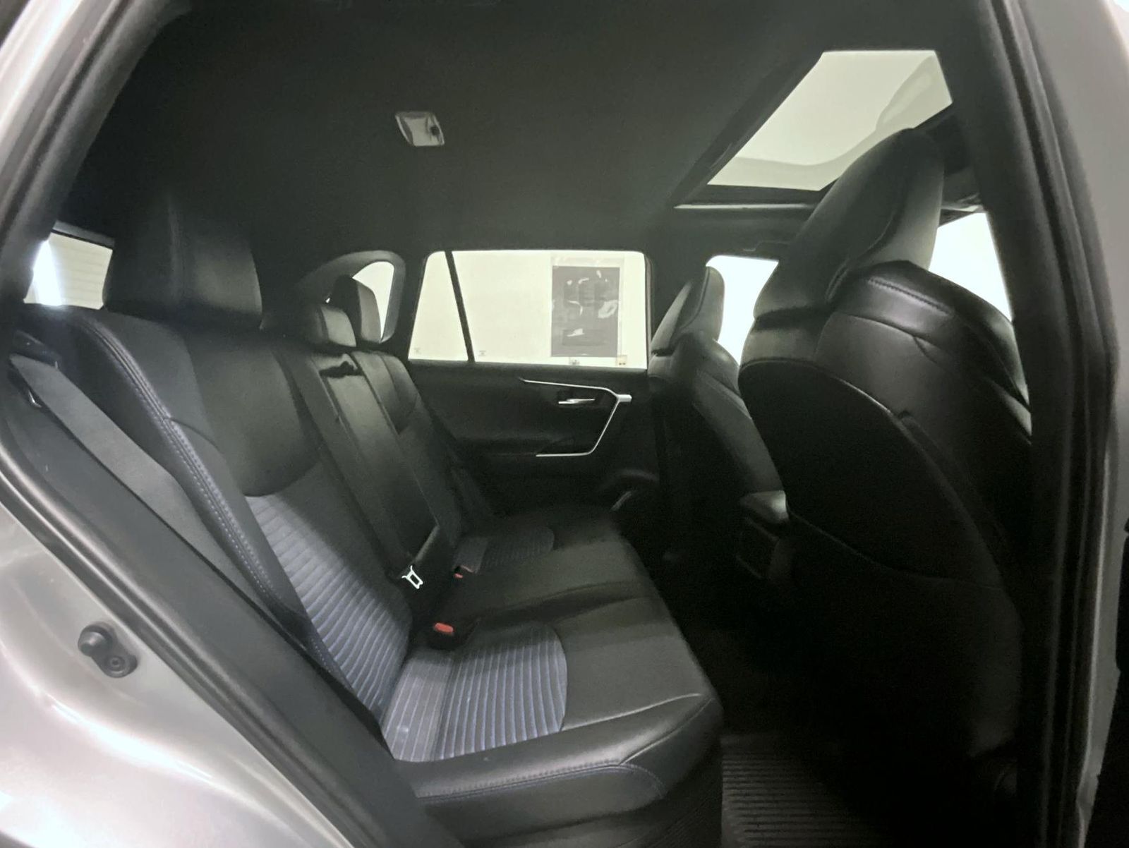 2021 Toyota RAV4 Hybrid XSE photo 18
