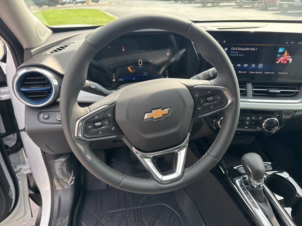 2025 Chevrolet Trax LT photo 31