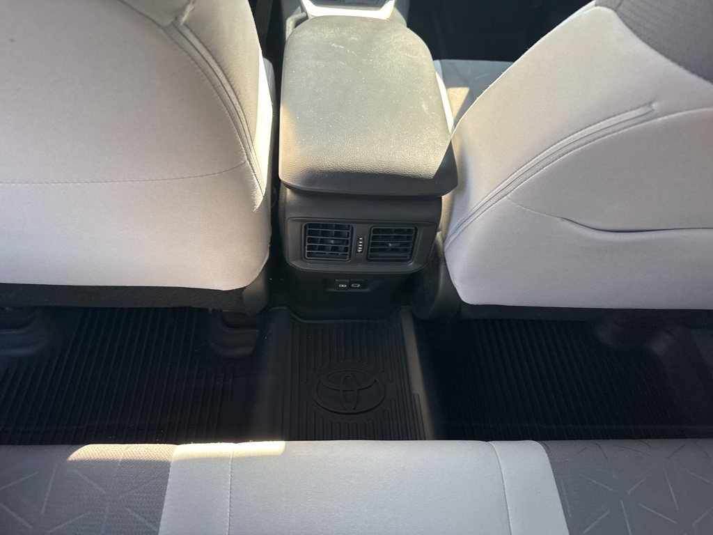 2023 Toyota RAV4 XLE photo 13