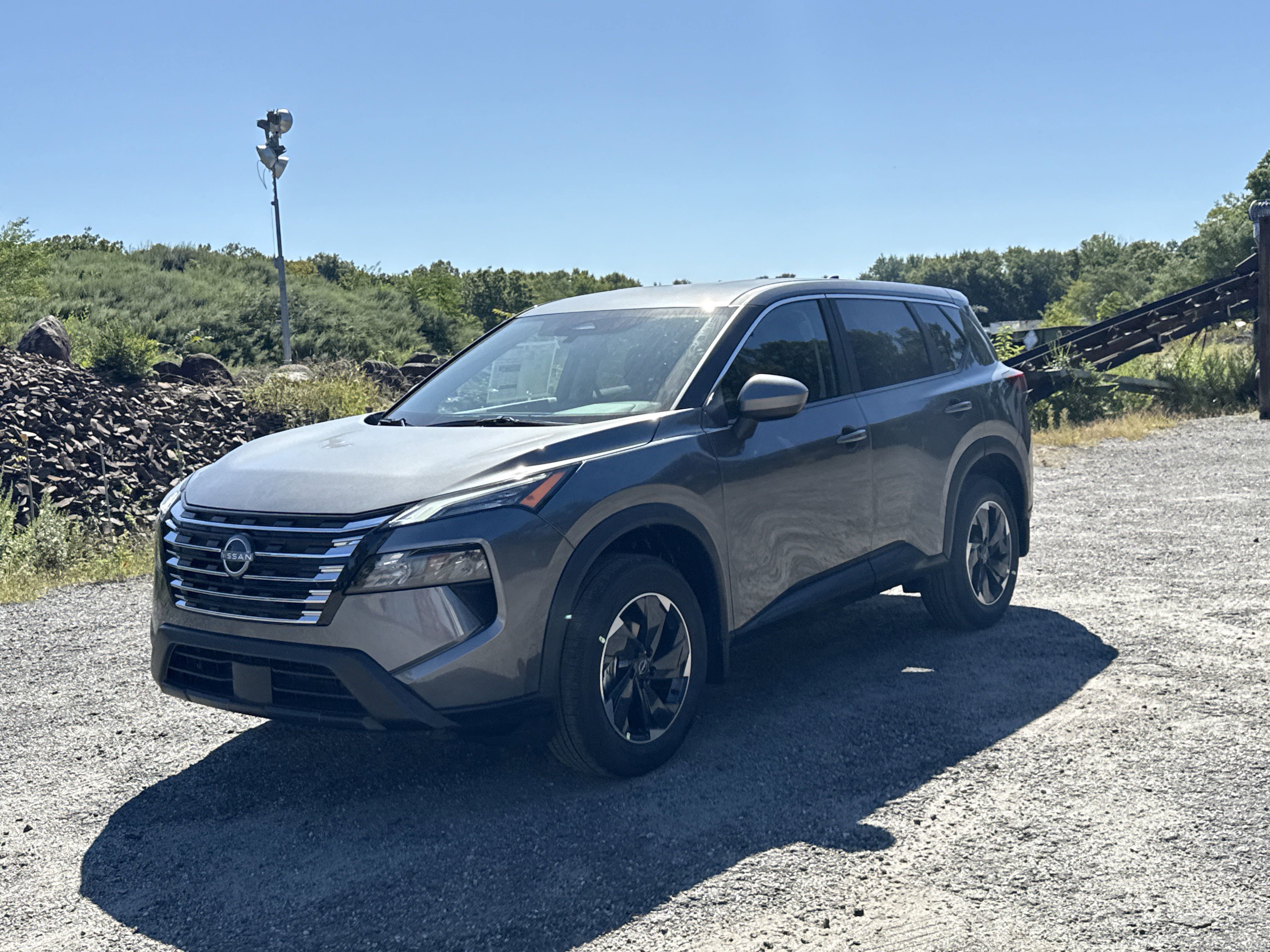 2026 Nissan Rogue SV's photo