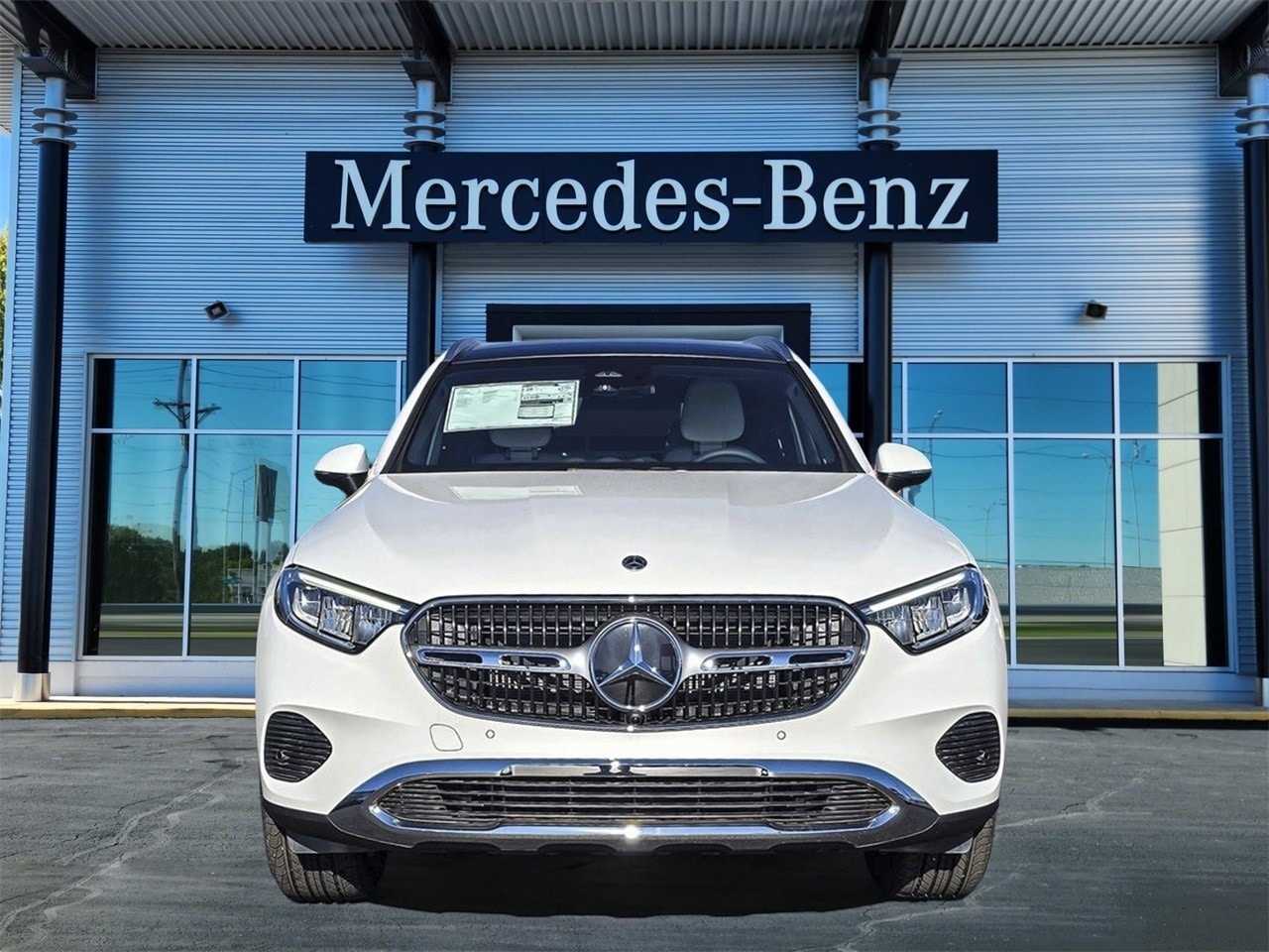 2025 Mercedes Benz GLC 300 4MATIC photo 2