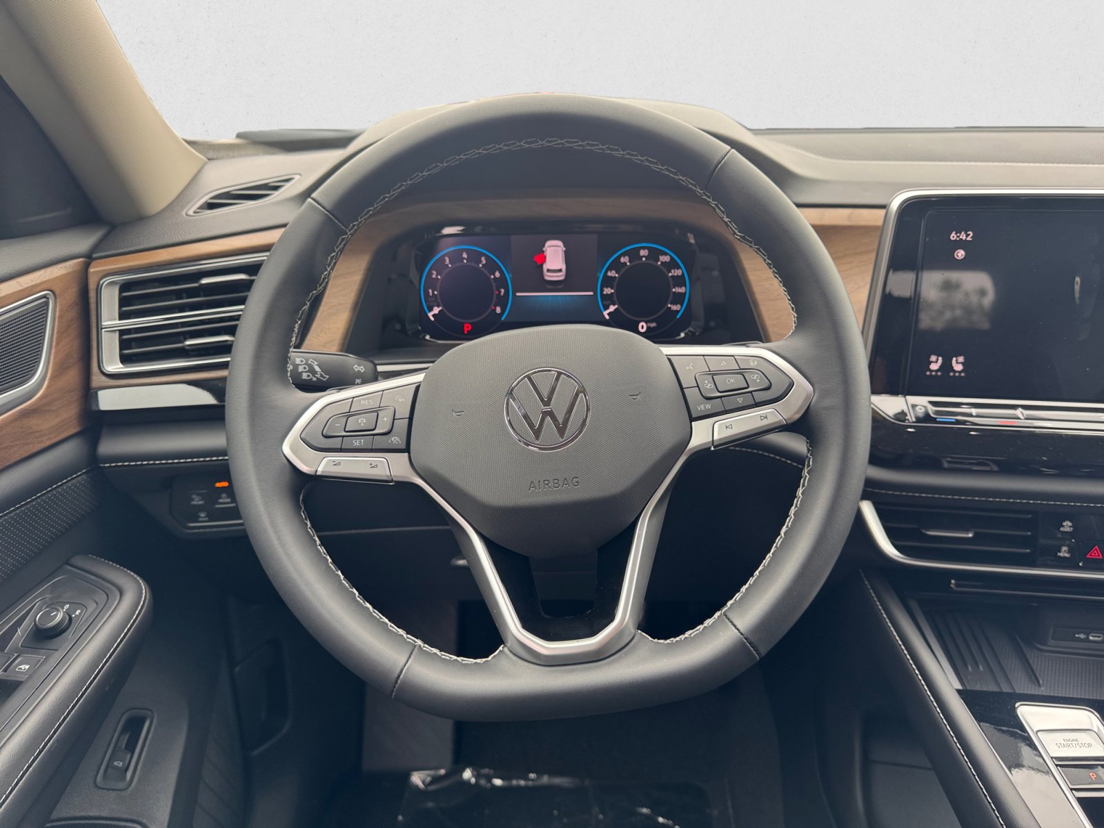 2025 Volkswagen Atlas SE Technology photo 12