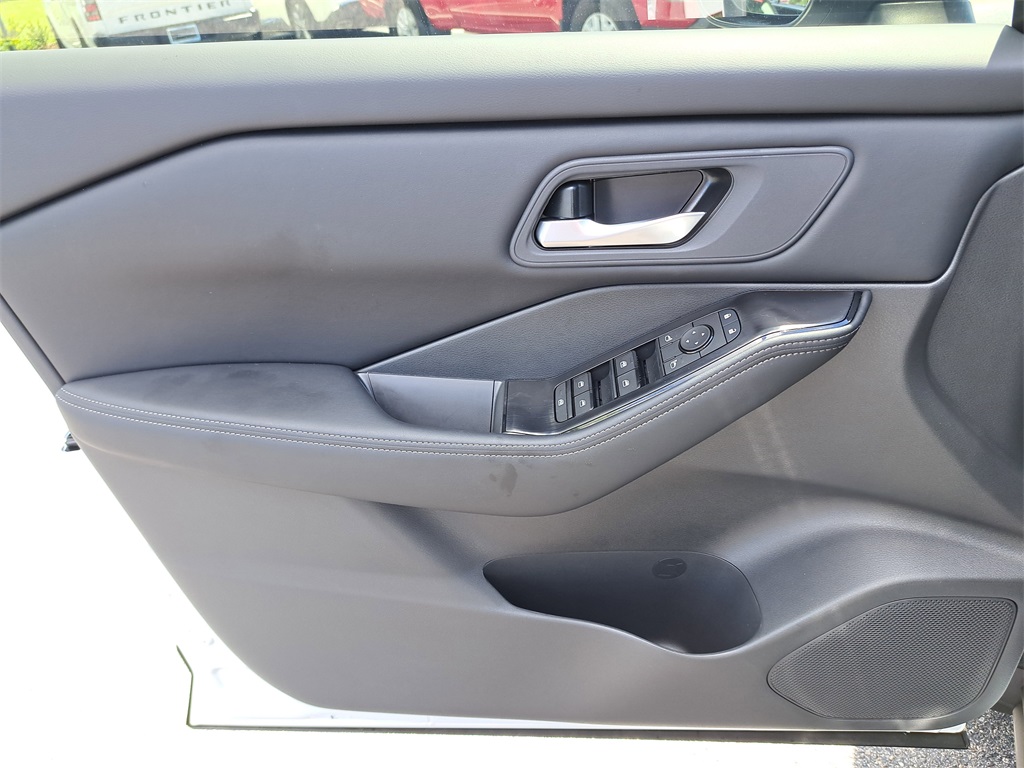 2026 Nissan Rogue SV photo 20