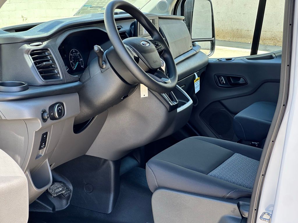 2025 Ford Transit photo 4
