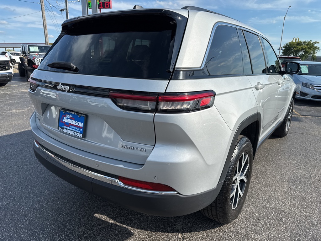 2024 Jeep Grand Cherokee Limited photo 3