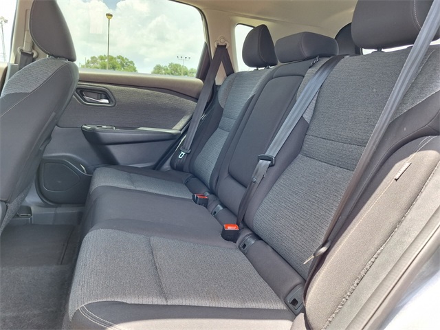 2023 Nissan Rogue SV photo 22