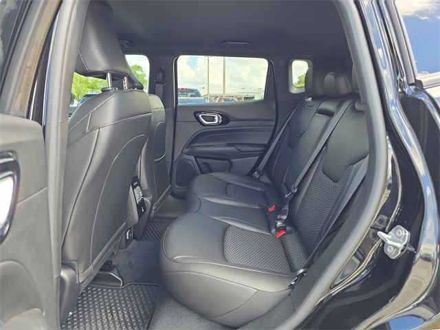 2025 Jeep Compass Latitude photo 9