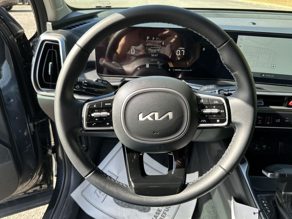 2025 Kia Sorento S photo 3