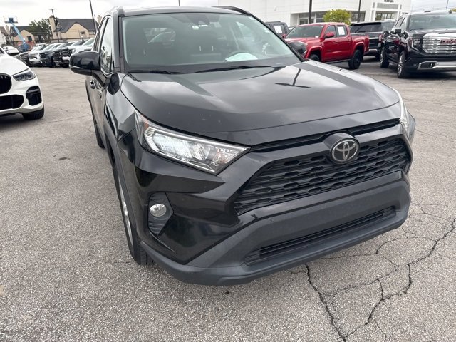 2020 Toyota RAV4 XLE photo 4