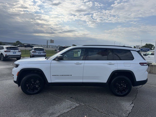 2024 Jeep Grand Cherokee Altitude photo 3