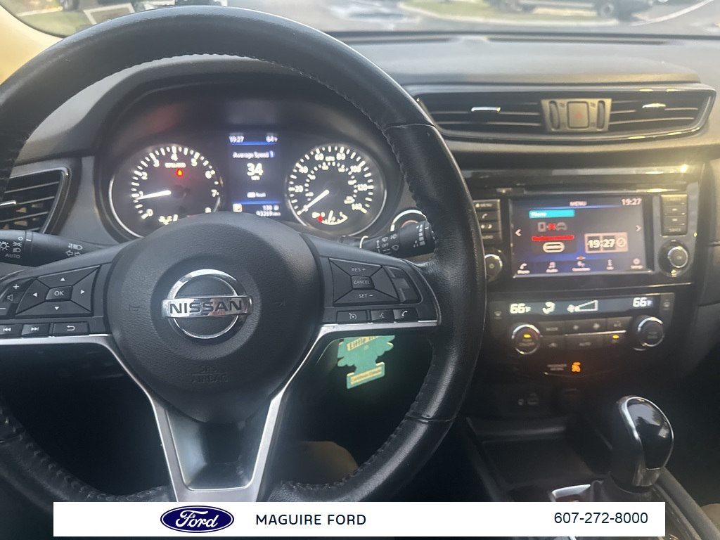 2019 Nissan Rogue SV photo 15